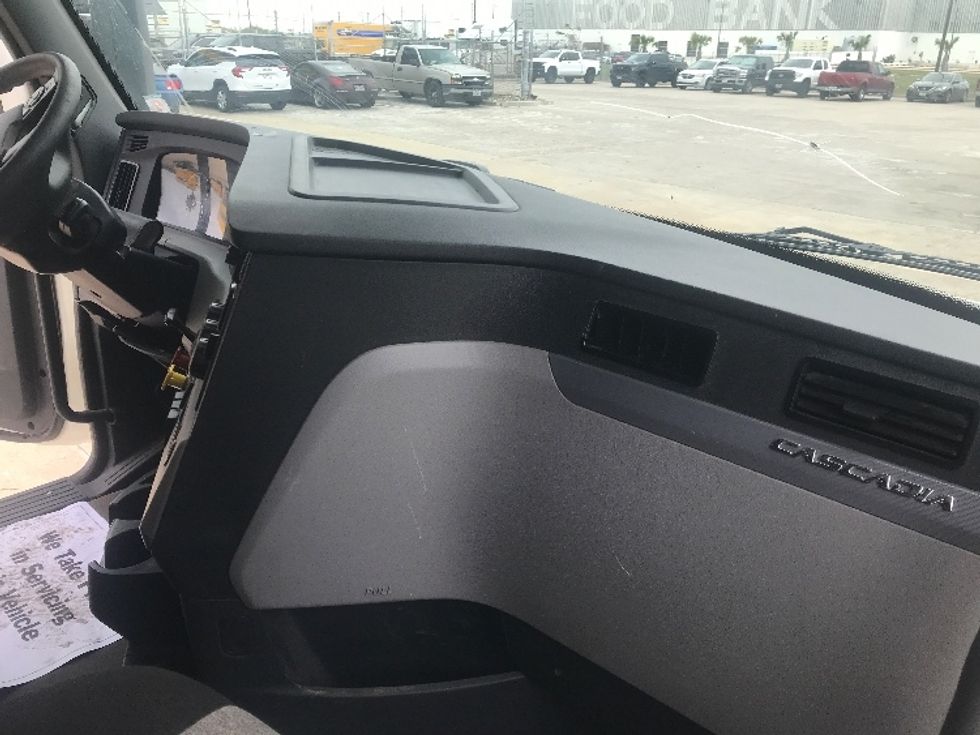 Sleeper Tractor-Heavy Duty Tractors-Freightliner-2022-T12664ST-San Antonio-TX-367,874\n\t\tmiles-$ 89,750 - Image 13