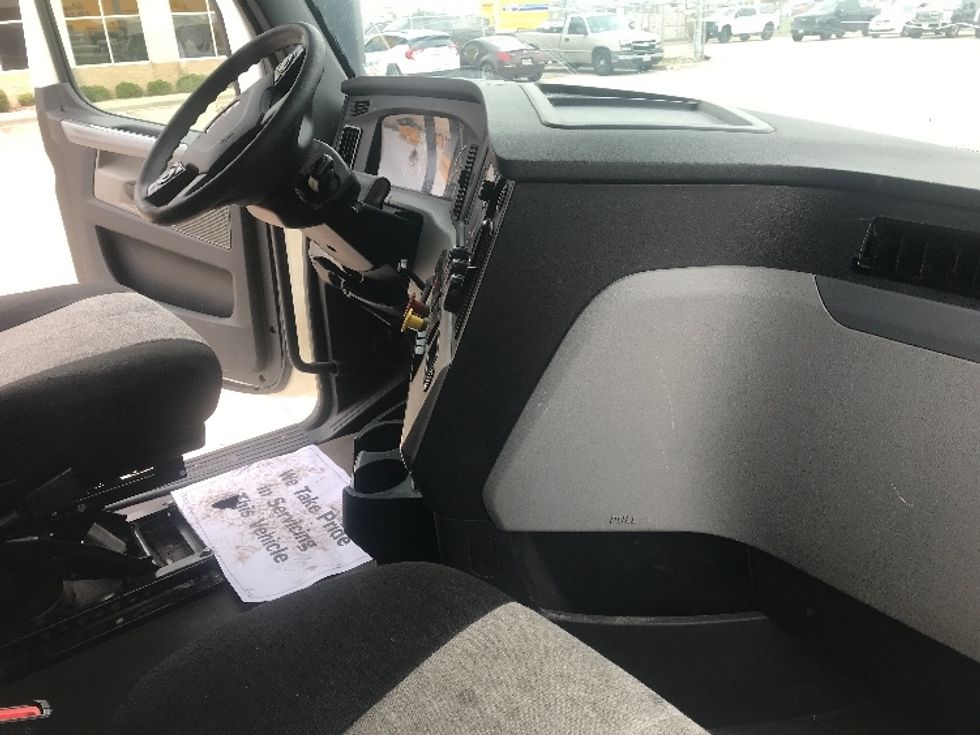 Sleeper Tractor-Heavy Duty Tractors-Freightliner-2022-T12664ST-San Antonio-TX-367,874\n\t\tmiles-$ 89,750 - Image 14