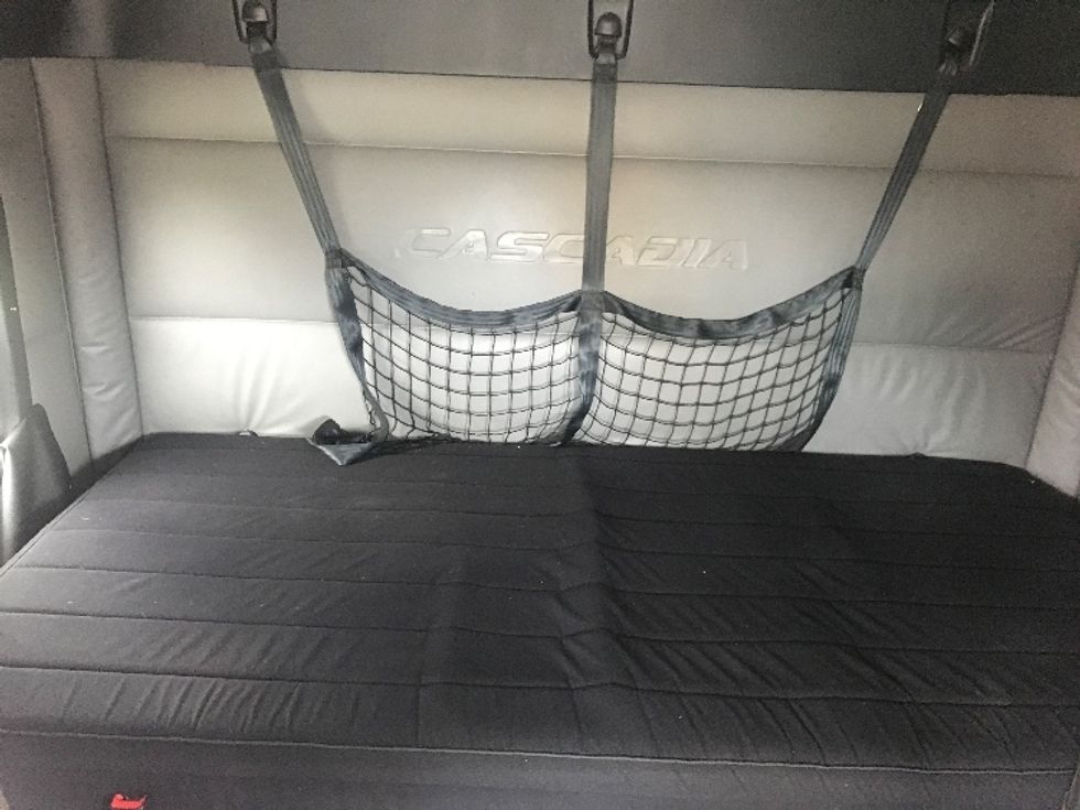 Sleeper Tractor-Heavy Duty Tractors-Freightliner-2022-T12664ST-San Antonio-TX-367,874\n\t\tmiles-$ 89,750 - Image 15