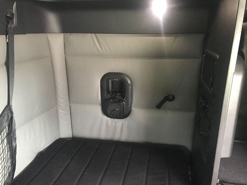 Sleeper Tractor-Heavy Duty Tractors-Freightliner-2022-T12664ST-San Antonio-TX-367,874\n\t\tmiles-$ 89,750 - Image 16