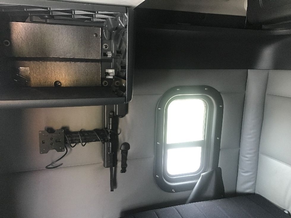 Sleeper Tractor-Heavy Duty Tractors-Freightliner-2022-T12664ST-San Antonio-TX-367,874\n\t\tmiles-$ 89,750 - Image 17