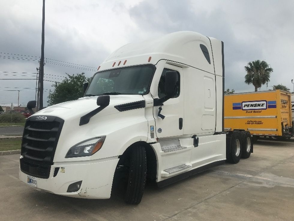 Sleeper Tractor-Heavy Duty Tractors-Freightliner-2022-T12664ST-San Antonio-TX-367,874\n\t\tmiles-$ 89,750 - Image 2