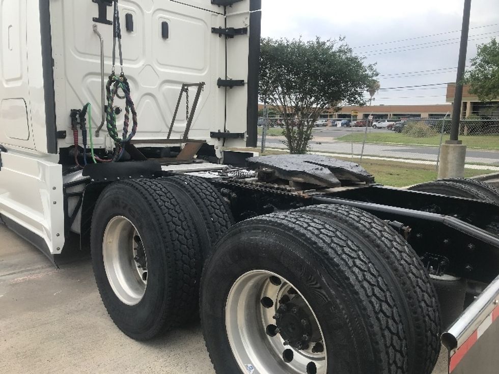 Sleeper Tractor-Heavy Duty Tractors-Freightliner-2022-T12664ST-San Antonio-TX-367,874\n\t\tmiles-$ 89,750 - Image 22