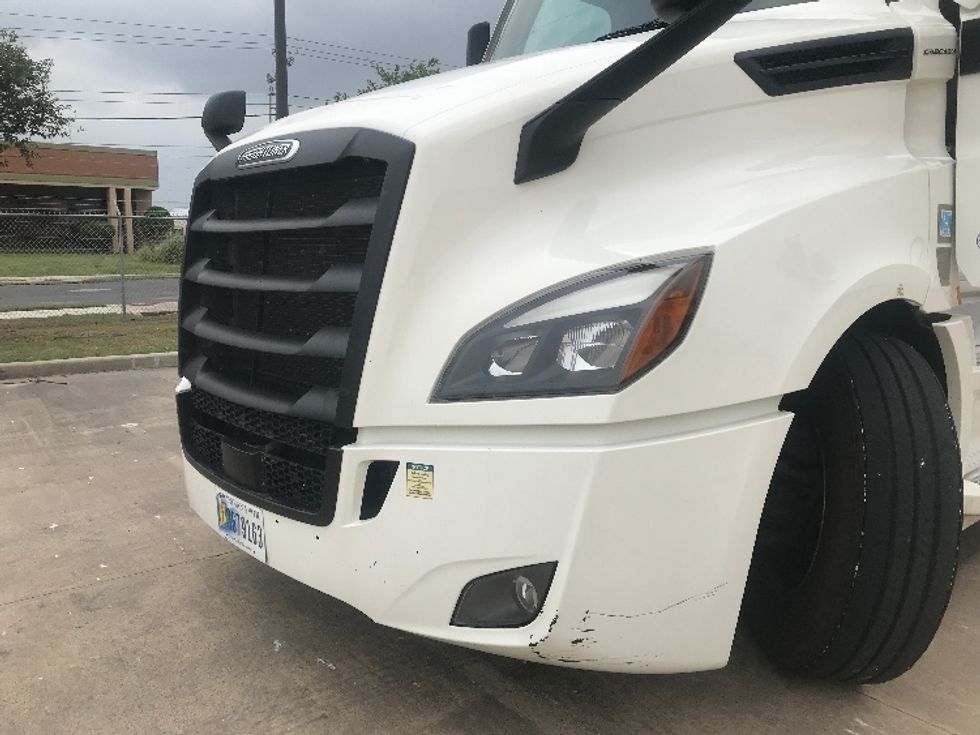 Sleeper Tractor-Heavy Duty Tractors-Freightliner-2022-T12664ST-San Antonio-TX-367,874\n\t\tmiles-$ 89,750 - Image 23