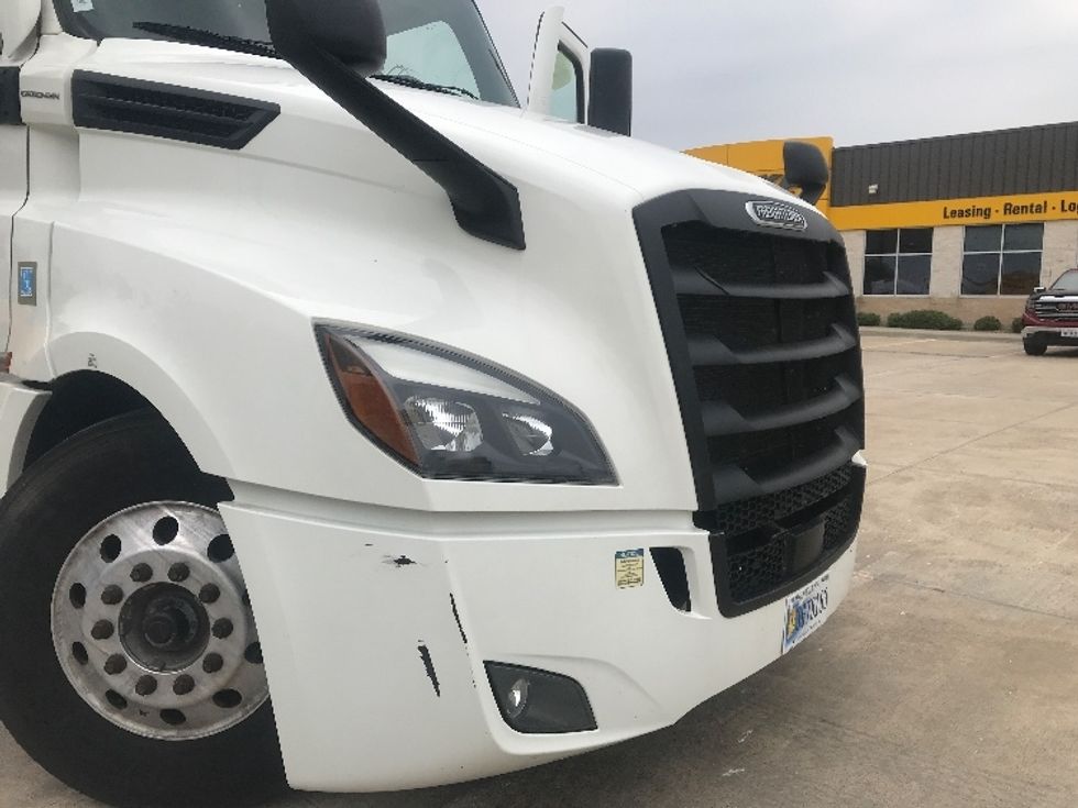 Sleeper Tractor-Heavy Duty Tractors-Freightliner-2022-T12664ST-San Antonio-TX-367,874\n\t\tmiles-$ 89,750 - Image 25