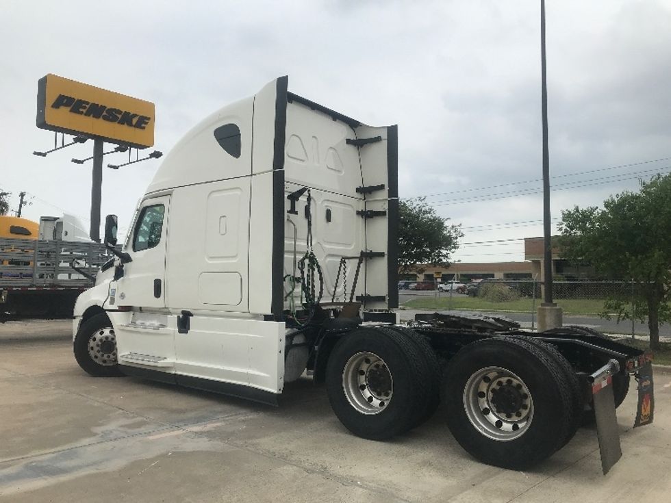 Sleeper Tractor-Heavy Duty Tractors-Freightliner-2022-T12664ST-San Antonio-TX-367,874\n\t\tmiles-$ 89,750 - Image 4
