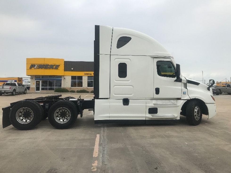 Sleeper Tractor-Heavy Duty Tractors-Freightliner-2022-T12664ST-San Antonio-TX-367,874\n\t\tmiles-$ 89,750 - Image 7