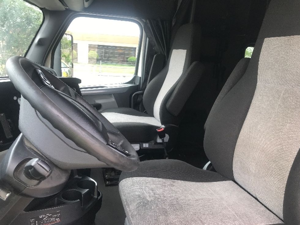 Sleeper Tractor-Heavy Duty Tractors-Freightliner-2022-T12664ST-San Antonio-TX-367,874\n\t\tmiles-$ 89,750 - Image 9