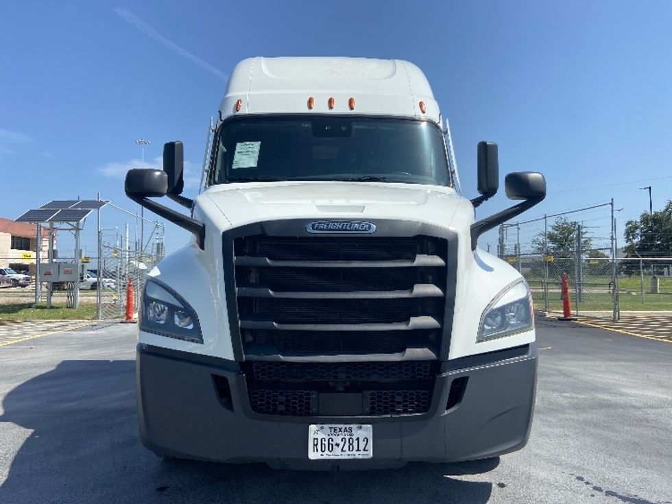 Sleeper Tractor-Heavy Duty Tractors-Freightliner-2022-T12664ST-San Antonio-TX-382,877\n\t\tmiles-$ 91,500 - Image 2