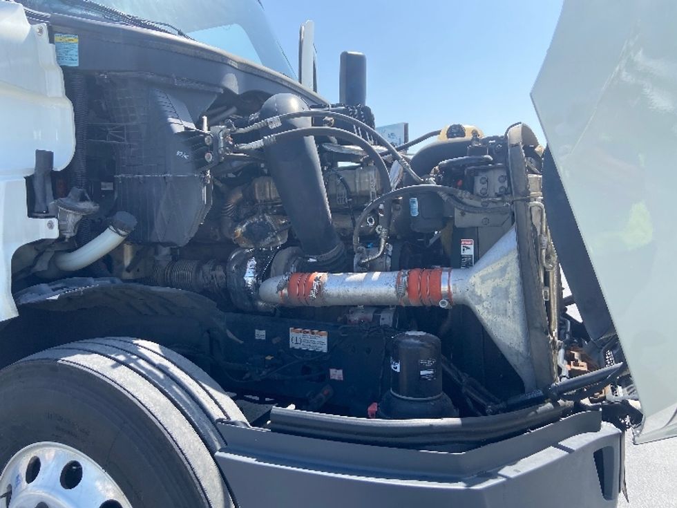 Sleeper Tractor-Heavy Duty Tractors-Freightliner-2022-T12664ST-San Antonio-TX-382,877\n\t\tmiles-$ 91,500 - Image 20