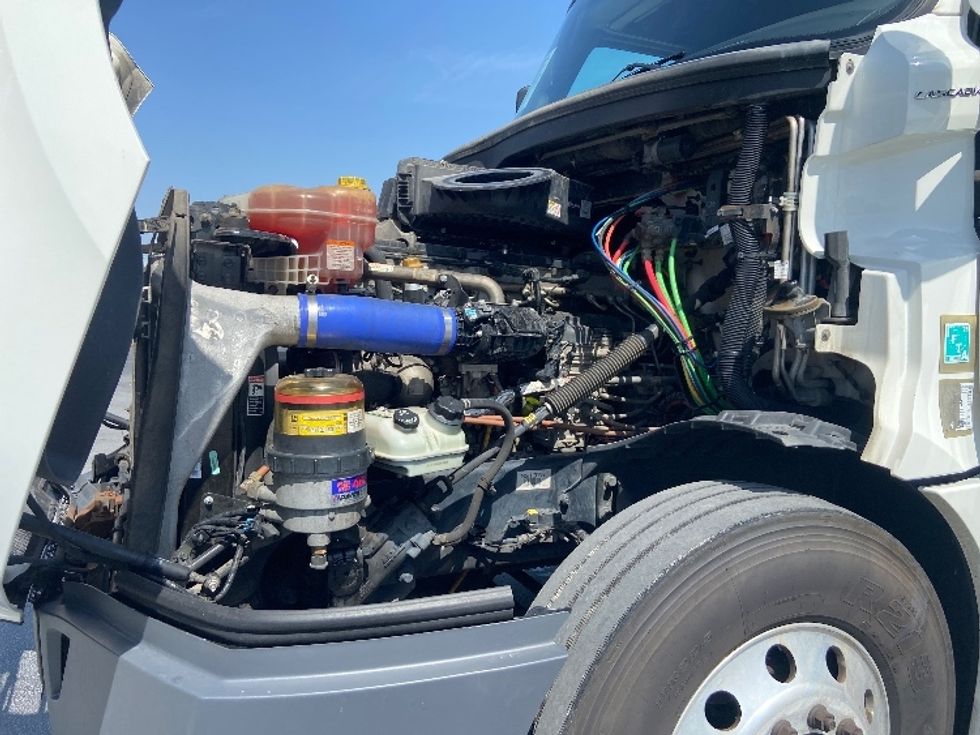 Sleeper Tractor-Heavy Duty Tractors-Freightliner-2022-T12664ST-San Antonio-TX-382,877\n\t\tmiles-$ 91,500 - Image 21