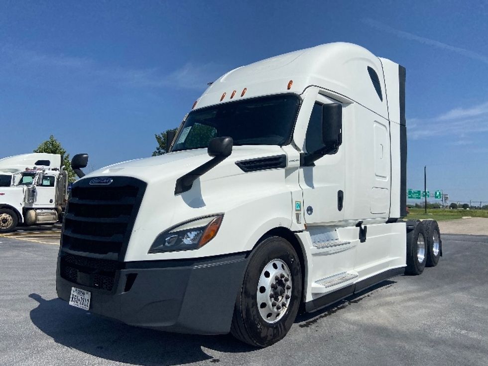 Sleeper Tractor-Heavy Duty Tractors-Freightliner-2022-T12664ST-San Antonio-TX-382,877\n\t\tmiles-$ 91,500 - Image 3