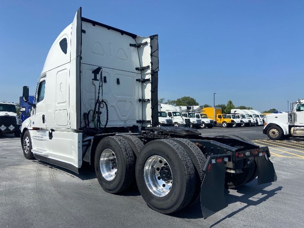 Sleeper Tractor-Heavy Duty Tractors-Freightliner-2022-T12664ST-San Antonio-TX-382,877\n\t\tmiles-$ 91,500 - Image 5