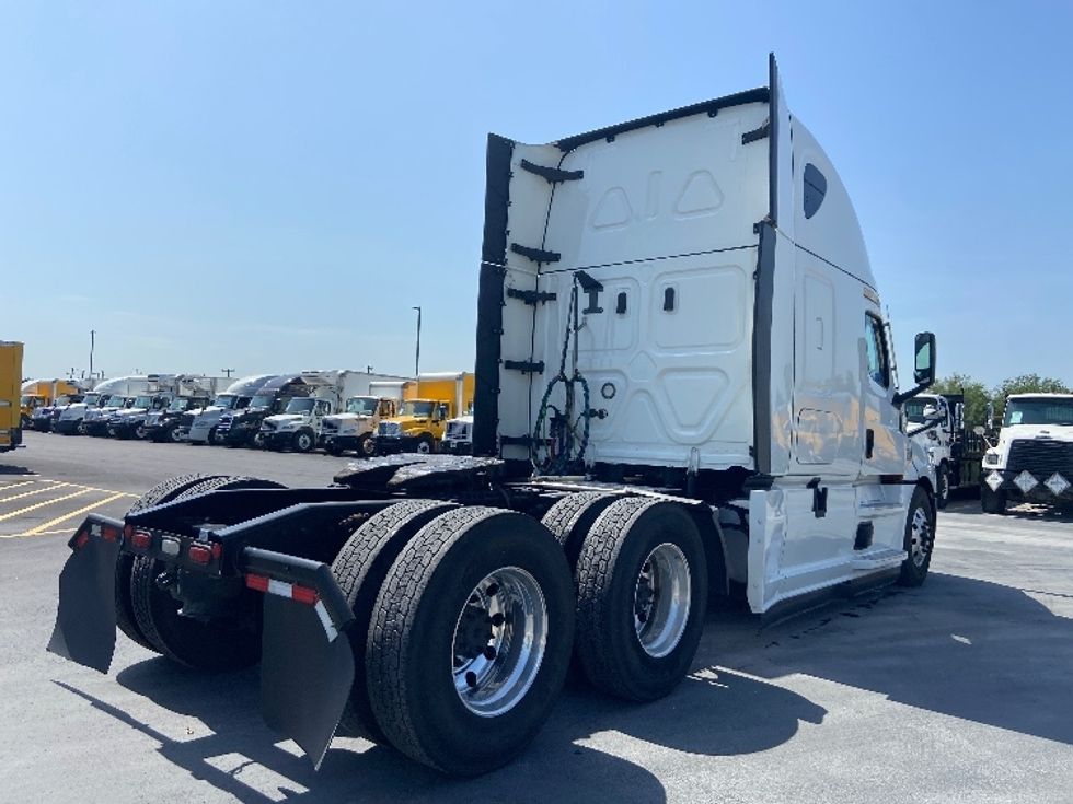 Sleeper Tractor-Heavy Duty Tractors-Freightliner-2022-T12664ST-San Antonio-TX-382,877\n\t\tmiles-$ 91,500 - Image 7