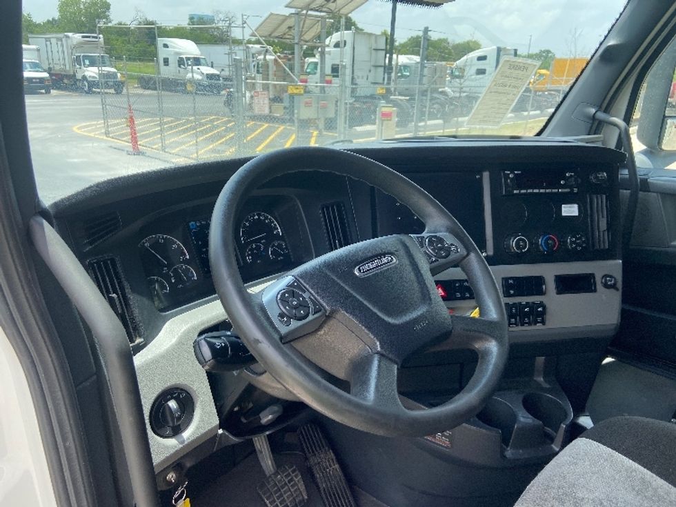 Sleeper Tractor-Heavy Duty Tractors-Freightliner-2022-T12664ST-San Antonio-TX-391,025\n\t\tmiles-$ 90,750 - Image 10