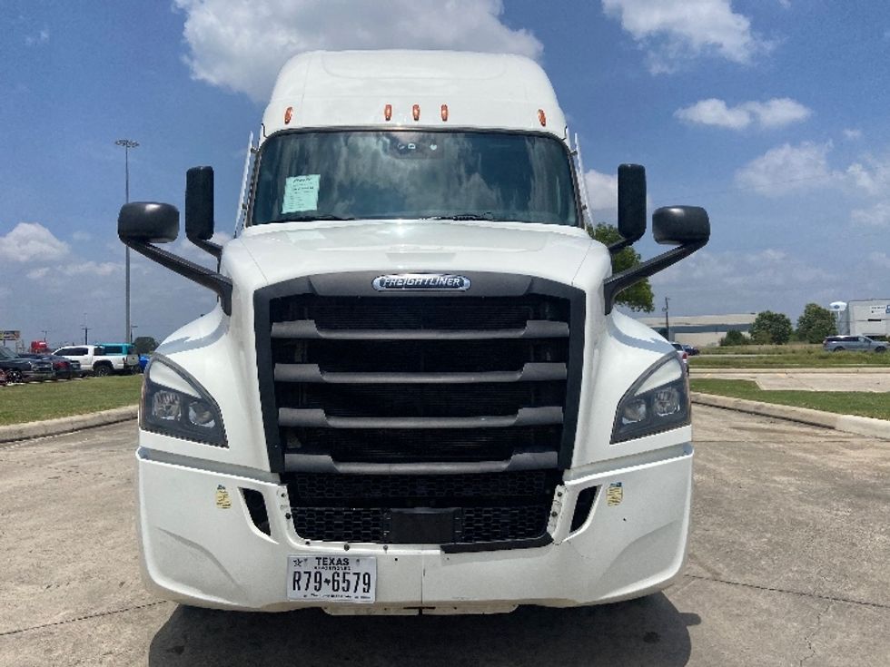 Sleeper Tractor-Heavy Duty Tractors-Freightliner-2022-T12664ST-San Antonio-TX-391,025\n\t\tmiles-$ 90,750 - Image 2