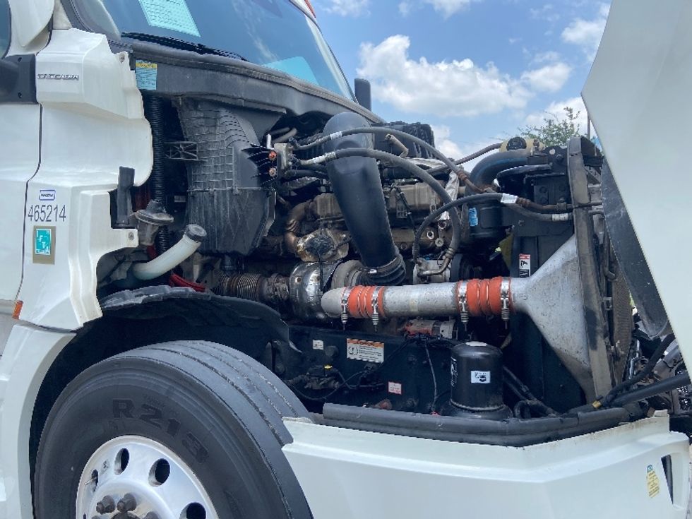 Sleeper Tractor-Heavy Duty Tractors-Freightliner-2022-T12664ST-San Antonio-TX-391,025\n\t\tmiles-$ 90,750 - Image 20