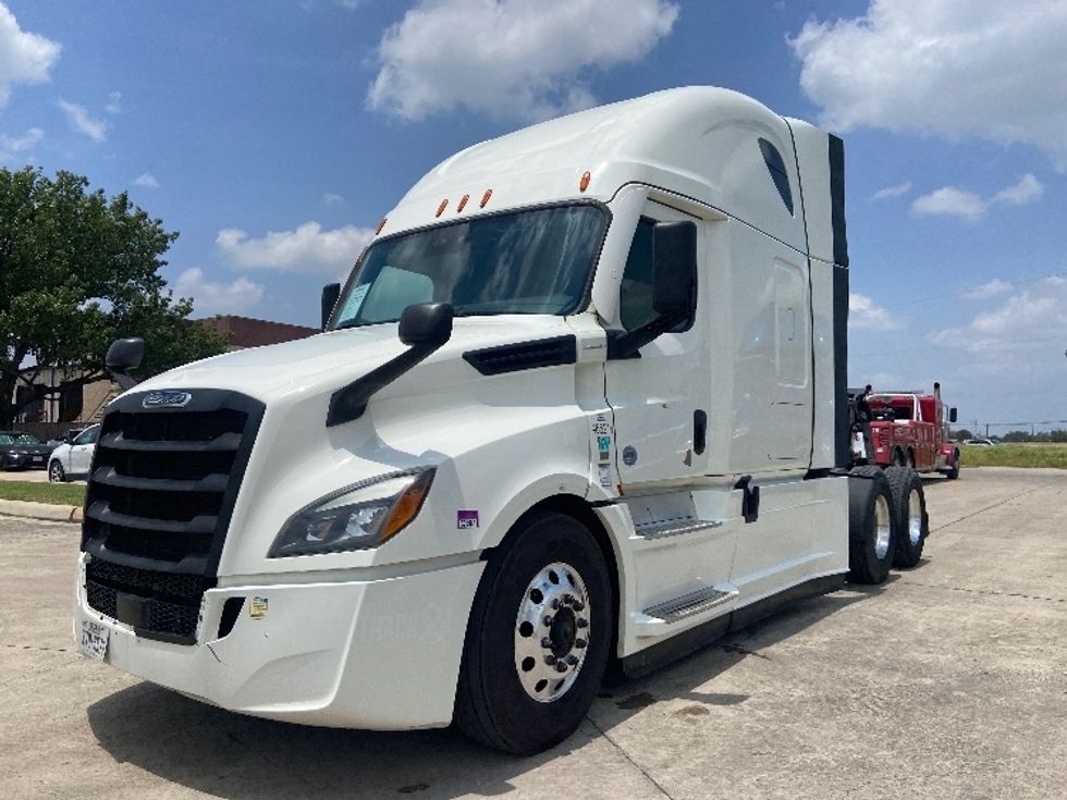 Sleeper Tractor-Heavy Duty Tractors-Freightliner-2022-T12664ST-San Antonio-TX-391,025\n\t\tmiles-$ 90,750 - Image 3