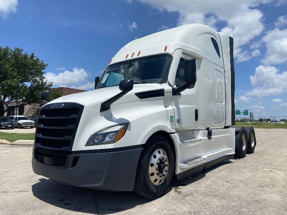 Sleeper Tractor-Heavy Duty Tractors-Freightliner-2022-T12664ST-San Antonio-TX-399,367\n\t\tmiles-$ 90,000 - Image 3