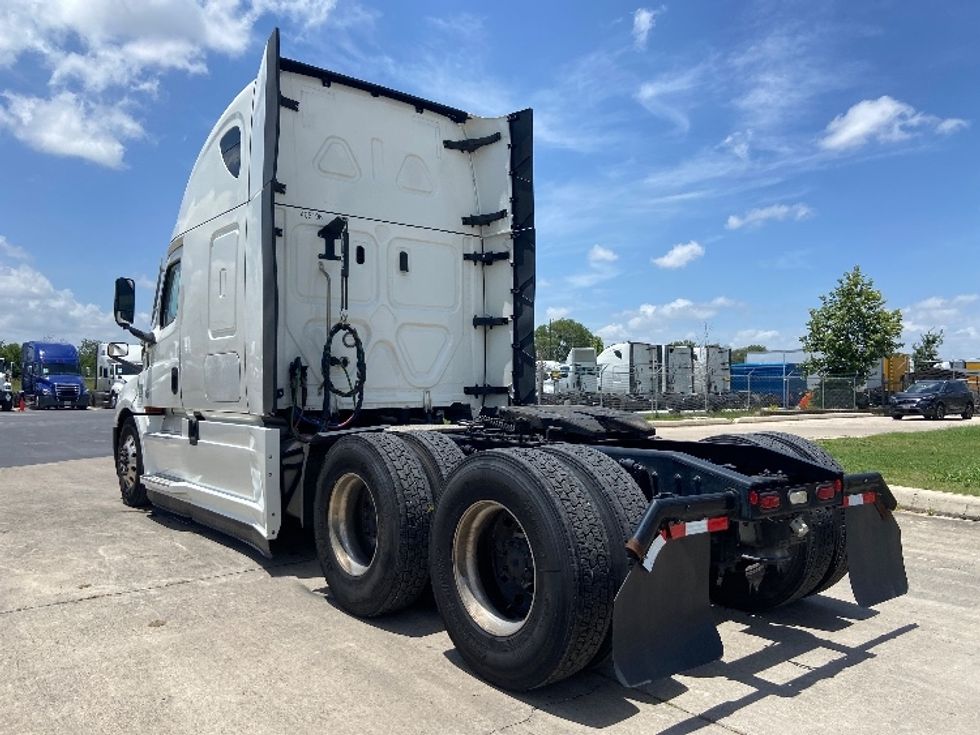 Sleeper Tractor-Heavy Duty Tractors-Freightliner-2022-T12664ST-San Antonio-TX-399,367\n\t\tmiles-$ 90,000 - Image 5