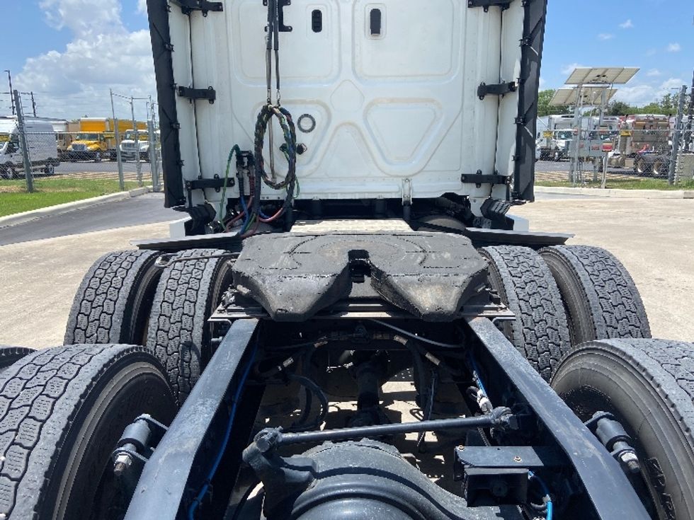 Sleeper Tractor-Heavy Duty Tractors-Freightliner-2022-T12664ST-San Antonio-TX-399,367\n\t\tmiles-$ 90,000 - Image 6