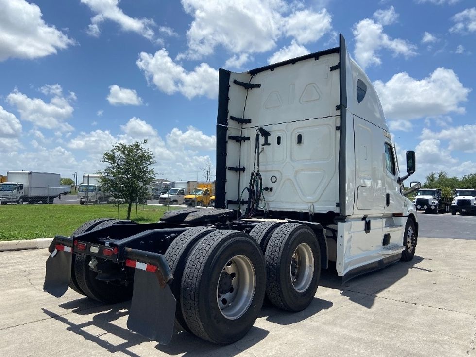 Sleeper Tractor-Heavy Duty Tractors-Freightliner-2022-T12664ST-San Antonio-TX-399,367\n\t\tmiles-$ 90,000 - Image 7
