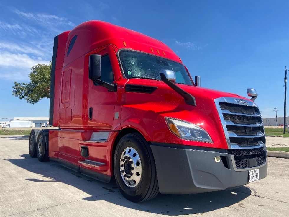 Sleeper Tractor-Heavy Duty Tractors-Freightliner-2022-T12664ST-San Antonio-TX-411,948\n\t\tmiles-$ 90,250 - Image 1