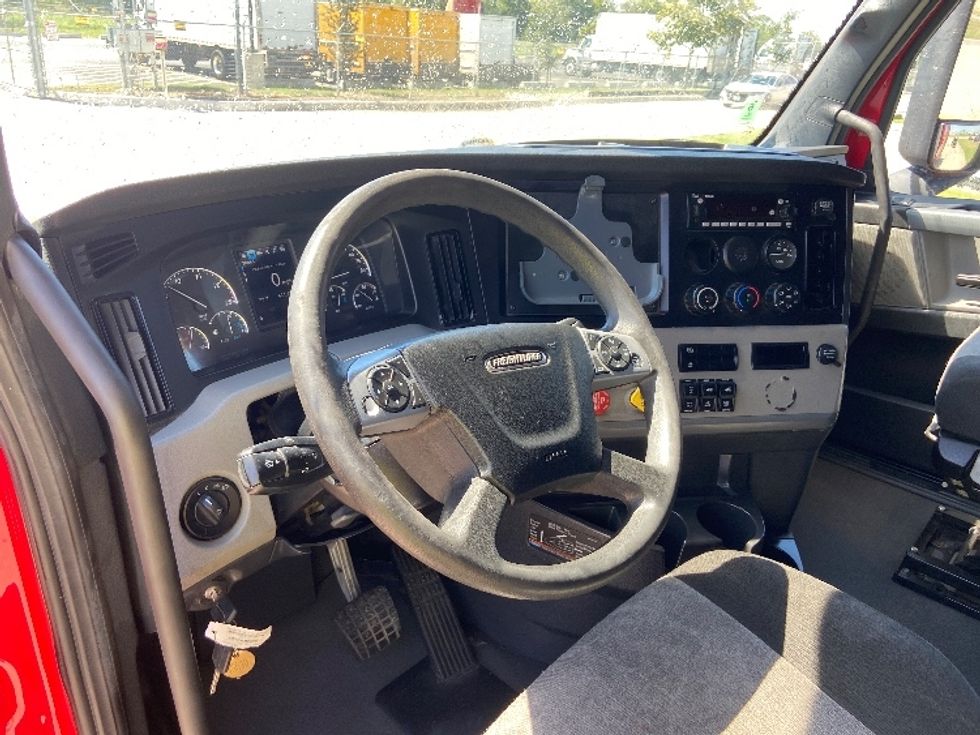 Sleeper Tractor-Heavy Duty Tractors-Freightliner-2022-T12664ST-San Antonio-TX-411,948\n\t\tmiles-$ 90,250 - Image 10