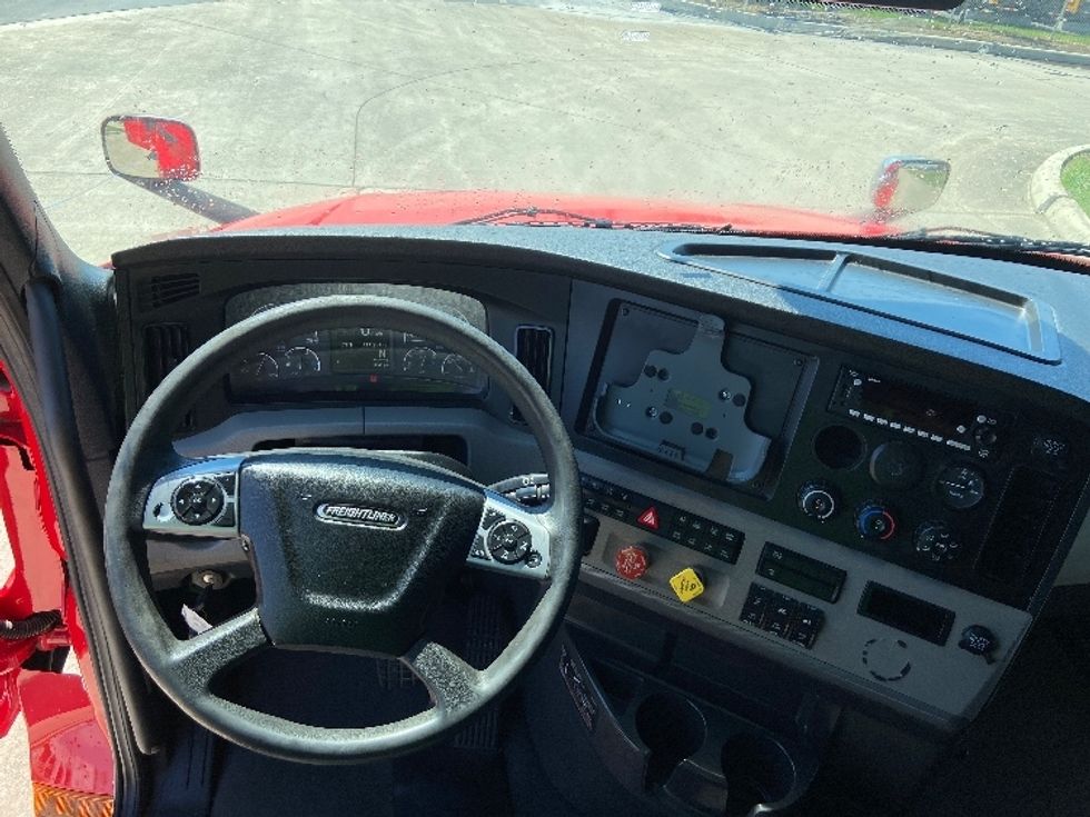 Sleeper Tractor-Heavy Duty Tractors-Freightliner-2022-T12664ST-San Antonio-TX-411,948\n\t\tmiles-$ 90,250 - Image 11