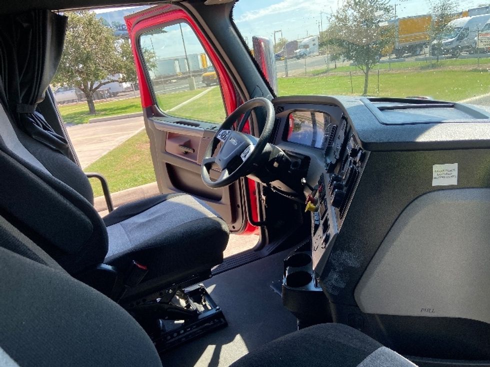 Sleeper Tractor-Heavy Duty Tractors-Freightliner-2022-T12664ST-San Antonio-TX-411,948\n\t\tmiles-$ 90,250 - Image 15