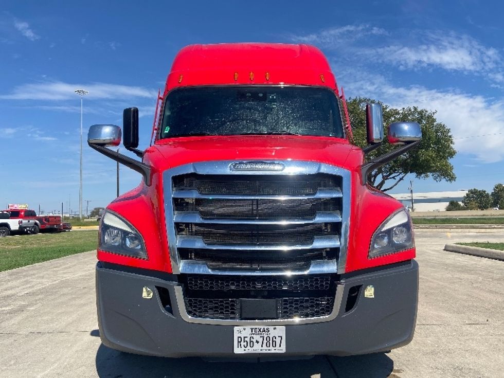 Sleeper Tractor-Heavy Duty Tractors-Freightliner-2022-T12664ST-San Antonio-TX-411,948\n\t\tmiles-$ 90,250 - Image 2