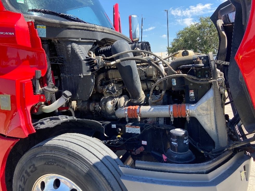 Sleeper Tractor-Heavy Duty Tractors-Freightliner-2022-T12664ST-San Antonio-TX-411,948\n\t\tmiles-$ 90,250 - Image 20