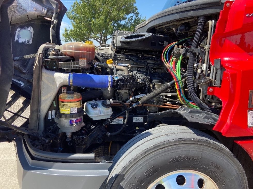 Sleeper Tractor-Heavy Duty Tractors-Freightliner-2022-T12664ST-San Antonio-TX-411,948\n\t\tmiles-$ 90,250 - Image 21