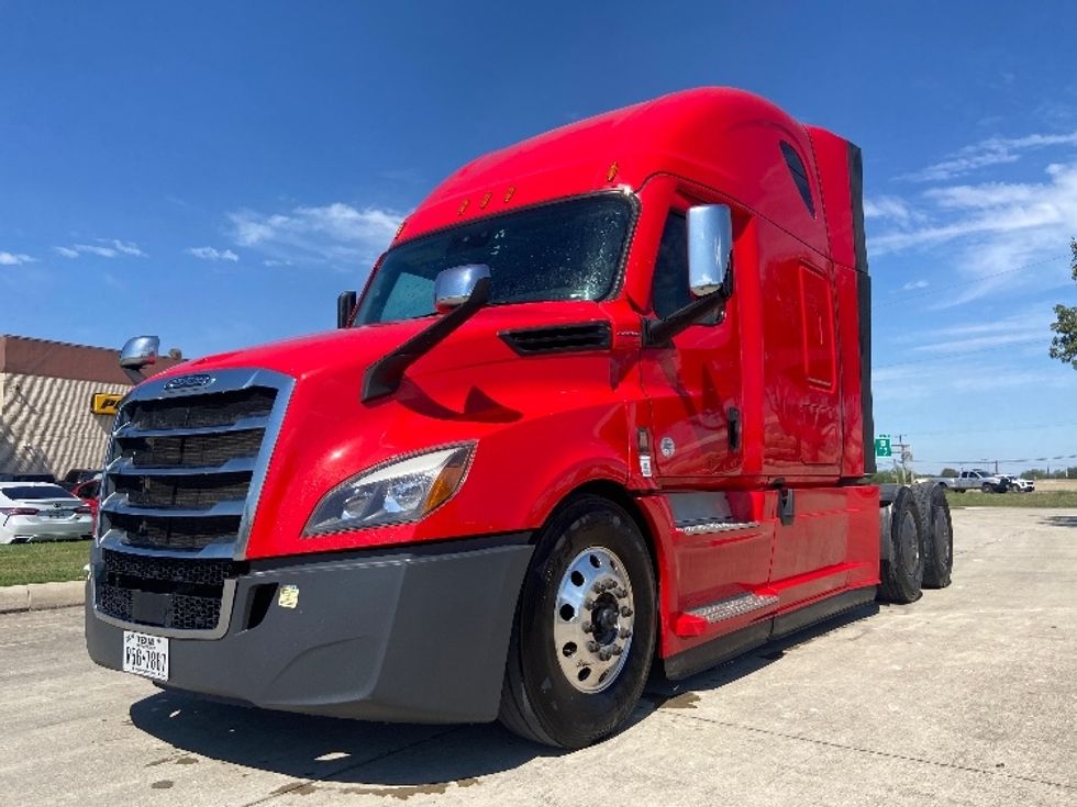 Sleeper Tractor-Heavy Duty Tractors-Freightliner-2022-T12664ST-San Antonio-TX-411,948\n\t\tmiles-$ 90,250 - Image 3