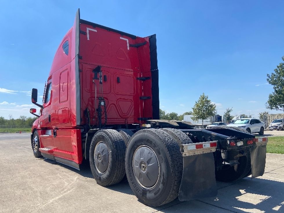Sleeper Tractor-Heavy Duty Tractors-Freightliner-2022-T12664ST-San Antonio-TX-411,948\n\t\tmiles-$ 90,250 - Image 5