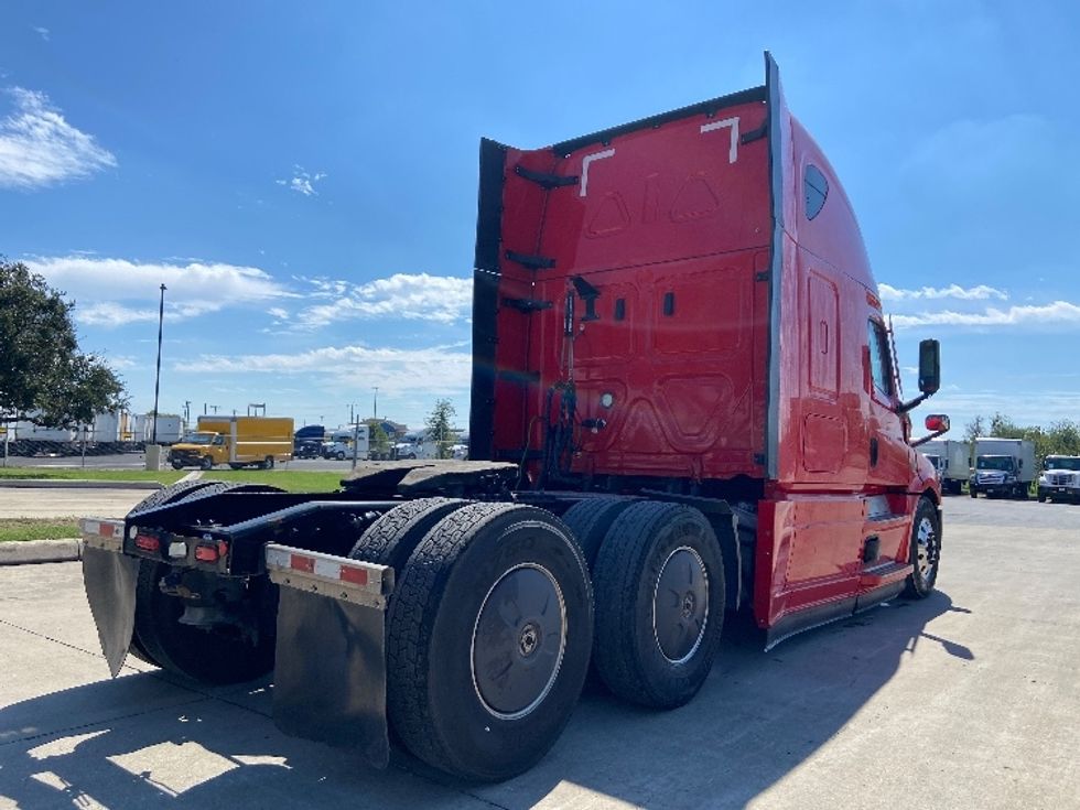 Sleeper Tractor-Heavy Duty Tractors-Freightliner-2022-T12664ST-San Antonio-TX-411,948\n\t\tmiles-$ 90,250 - Image 7