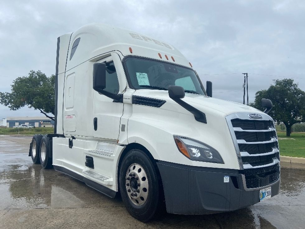 Sleeper Tractor-Heavy Duty Tractors-Freightliner-2022-T12664ST-San Antonio-TX-416,556\n\t\tmiles-$ 88,250 - Image 1