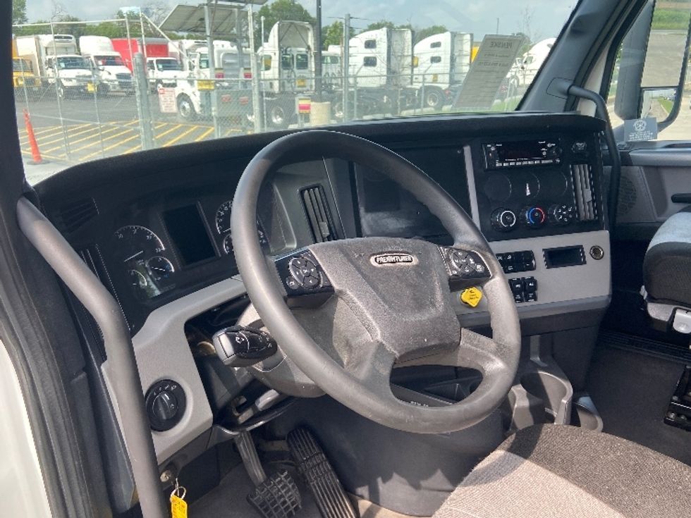 Sleeper Tractor-Heavy Duty Tractors-Freightliner-2022-T12664ST-San Antonio-TX-416,556\n\t\tmiles-$ 88,250 - Image 10