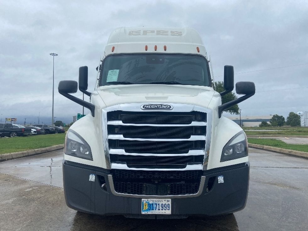Sleeper Tractor-Heavy Duty Tractors-Freightliner-2022-T12664ST-San Antonio-TX-416,556\n\t\tmiles-$ 88,250 - Image 2