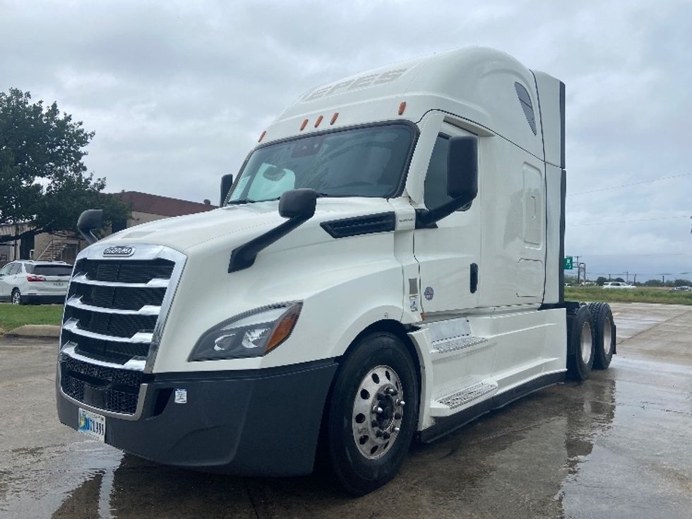 Sleeper Tractor-Heavy Duty Tractors-Freightliner-2022-T12664ST-San Antonio-TX-416,556\n\t\tmiles-$ 88,250 - Image 3