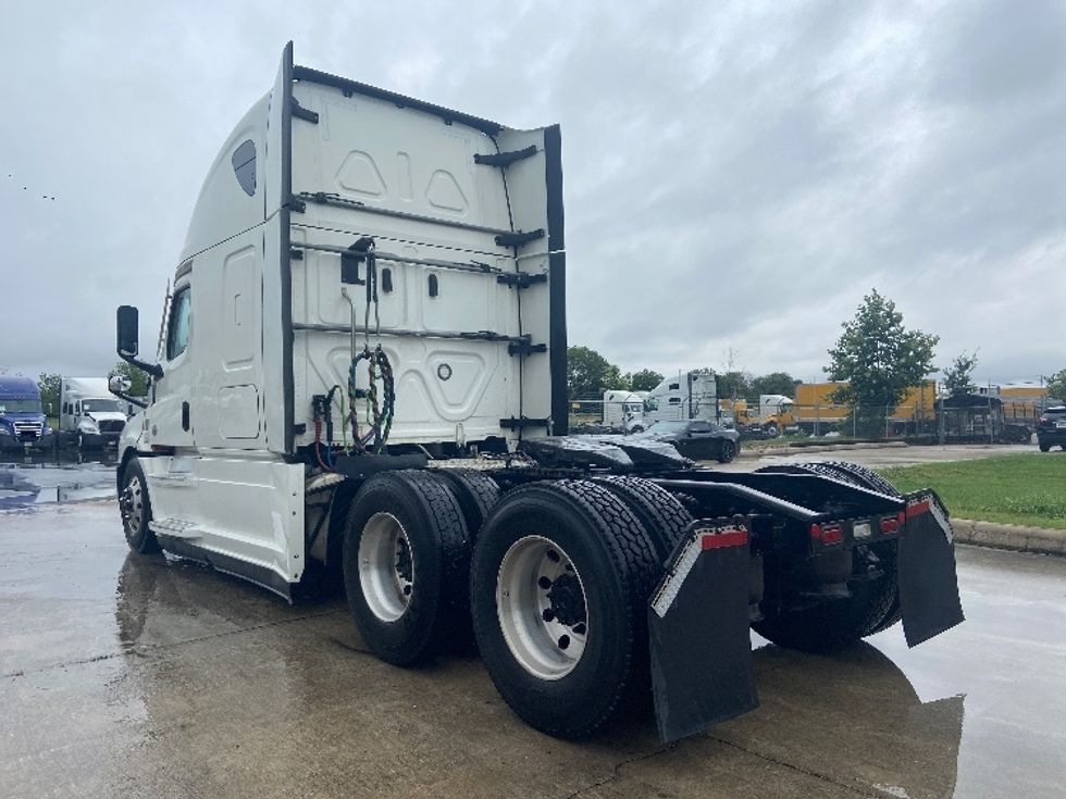 Sleeper Tractor-Heavy Duty Tractors-Freightliner-2022-T12664ST-San Antonio-TX-416,556\n\t\tmiles-$ 88,250 - Image 5
