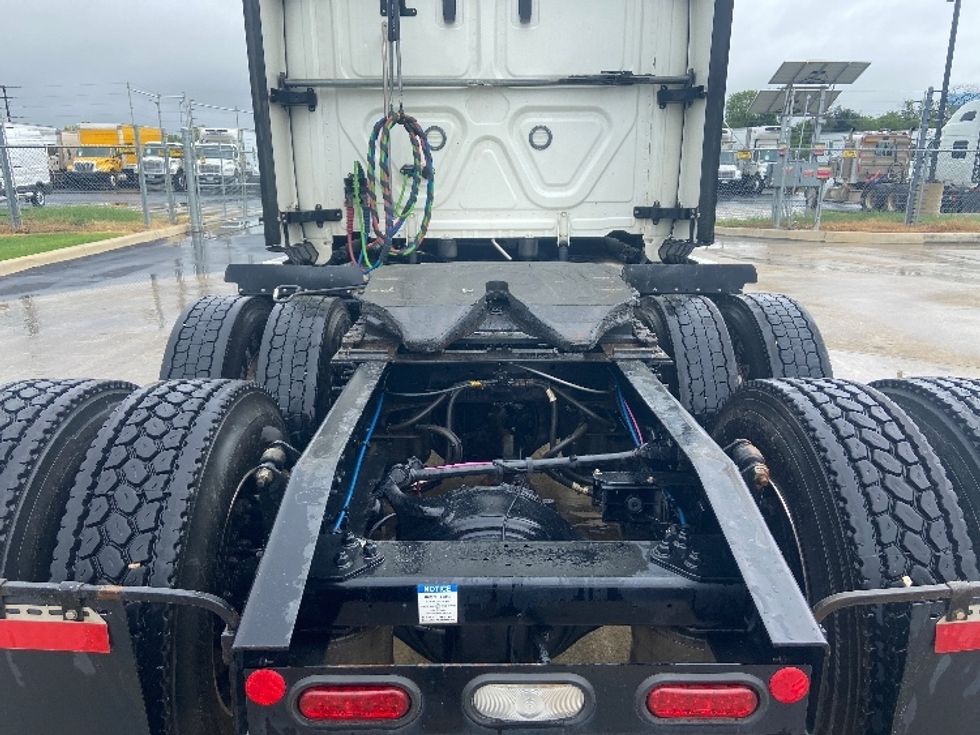 Sleeper Tractor-Heavy Duty Tractors-Freightliner-2022-T12664ST-San Antonio-TX-416,556\n\t\tmiles-$ 88,250 - Image 6