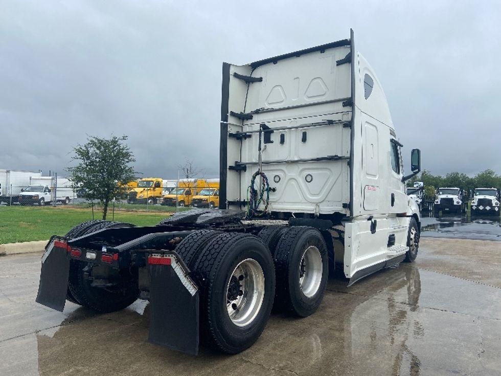 Sleeper Tractor-Heavy Duty Tractors-Freightliner-2022-T12664ST-San Antonio-TX-416,556\n\t\tmiles-$ 88,250 - Image 7