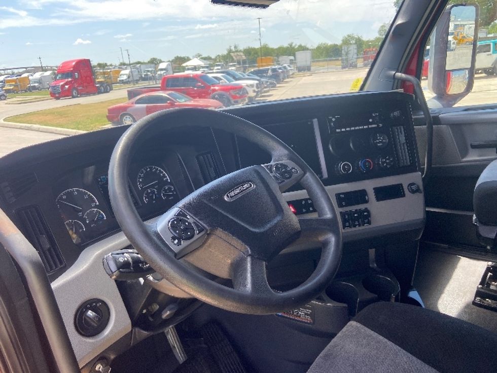 Sleeper Tractor-Heavy Duty Tractors-Freightliner-2022-T12664ST-San Antonio-TX-431,517\n\t\tmiles-$ 83,000 - Image 10
