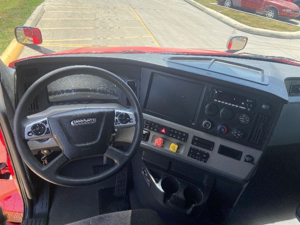 Sleeper Tractor-Heavy Duty Tractors-Freightliner-2022-T12664ST-San Antonio-TX-431,517\n\t\tmiles-$ 83,000 - Image 11