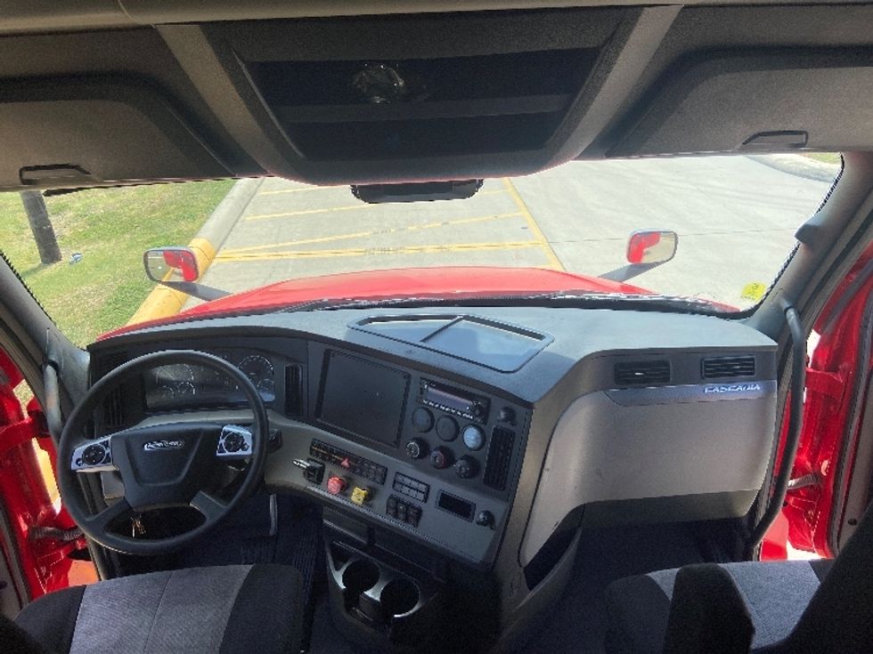 Sleeper Tractor-Heavy Duty Tractors-Freightliner-2022-T12664ST-San Antonio-TX-431,517\n\t\tmiles-$ 83,000 - Image 12