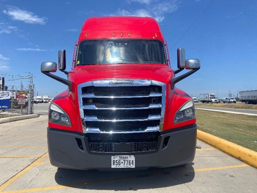 Sleeper Tractor-Heavy Duty Tractors-Freightliner-2022-T12664ST-San Antonio-TX-431,517\n\t\tmiles-$ 83,000 - Image 2
