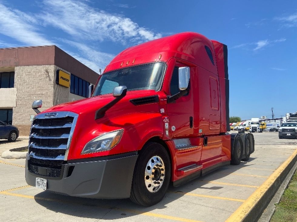 Sleeper Tractor-Heavy Duty Tractors-Freightliner-2022-T12664ST-San Antonio-TX-431,517\n\t\tmiles-$ 83,000 - Image 3