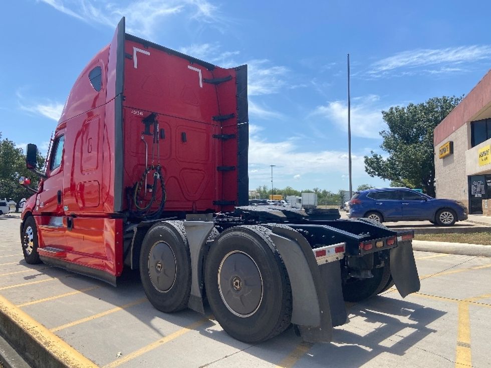 Sleeper Tractor-Heavy Duty Tractors-Freightliner-2022-T12664ST-San Antonio-TX-431,517\n\t\tmiles-$ 83,000 - Image 5