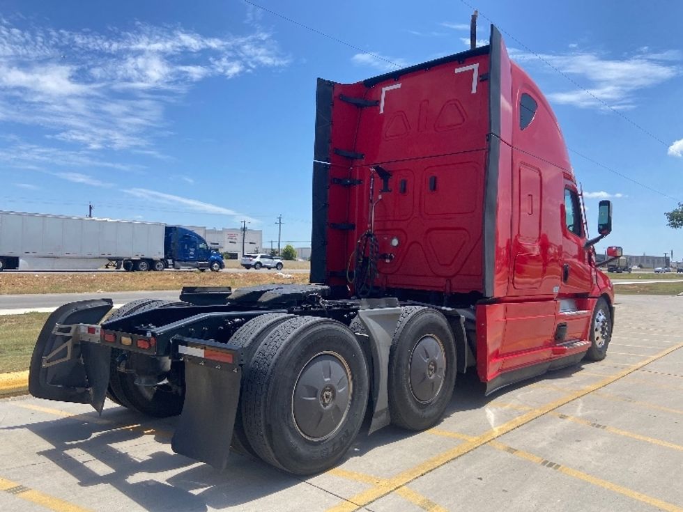 Sleeper Tractor-Heavy Duty Tractors-Freightliner-2022-T12664ST-San Antonio-TX-431,517\n\t\tmiles-$ 83,000 - Image 7
